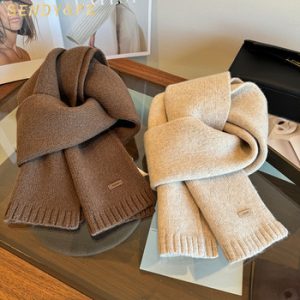Knitted Shawls81082