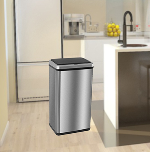 Trash Cans5940